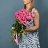 7 кустовых малиновых роз Мисти Баблс 60 см